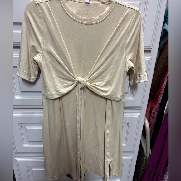 Lululemon soft yellow wrap/tie t-shirt dress. Size 6 - Picture 4 of 6